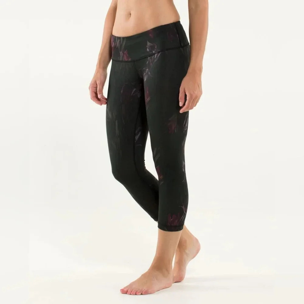Lululemon Wunder Under Crop, Color Midnight Iris Multi / Black Size 4